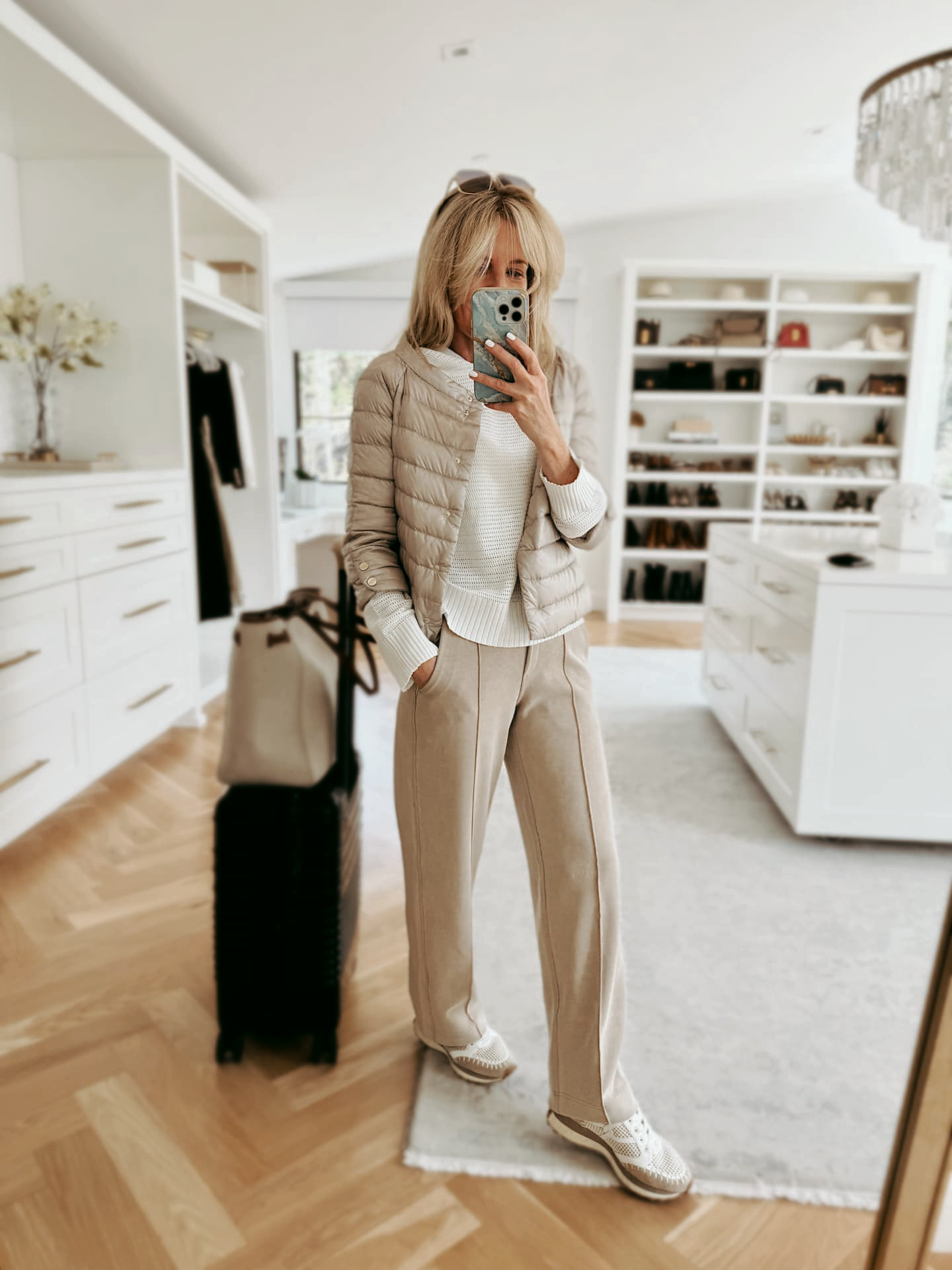 travel day outfit, packing tips for traveling with a carry-on only