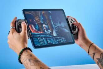 A Razer Kishi V3 Pro XL iPad gaming controller