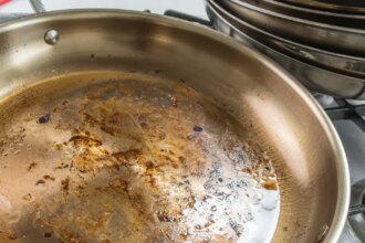 How to Clean Stainless Steel Pans