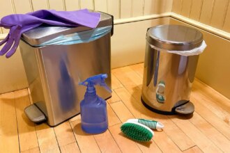How to empty your trash or compost bin