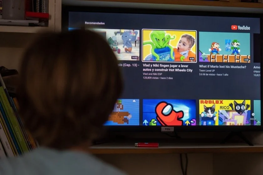 A child watches YouTube | Skylum Blog