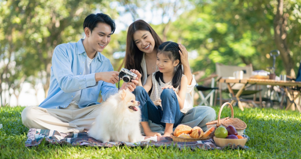 Spring Family Photoshoot Ideas That Will Wow Everyone  | Skylum Blog