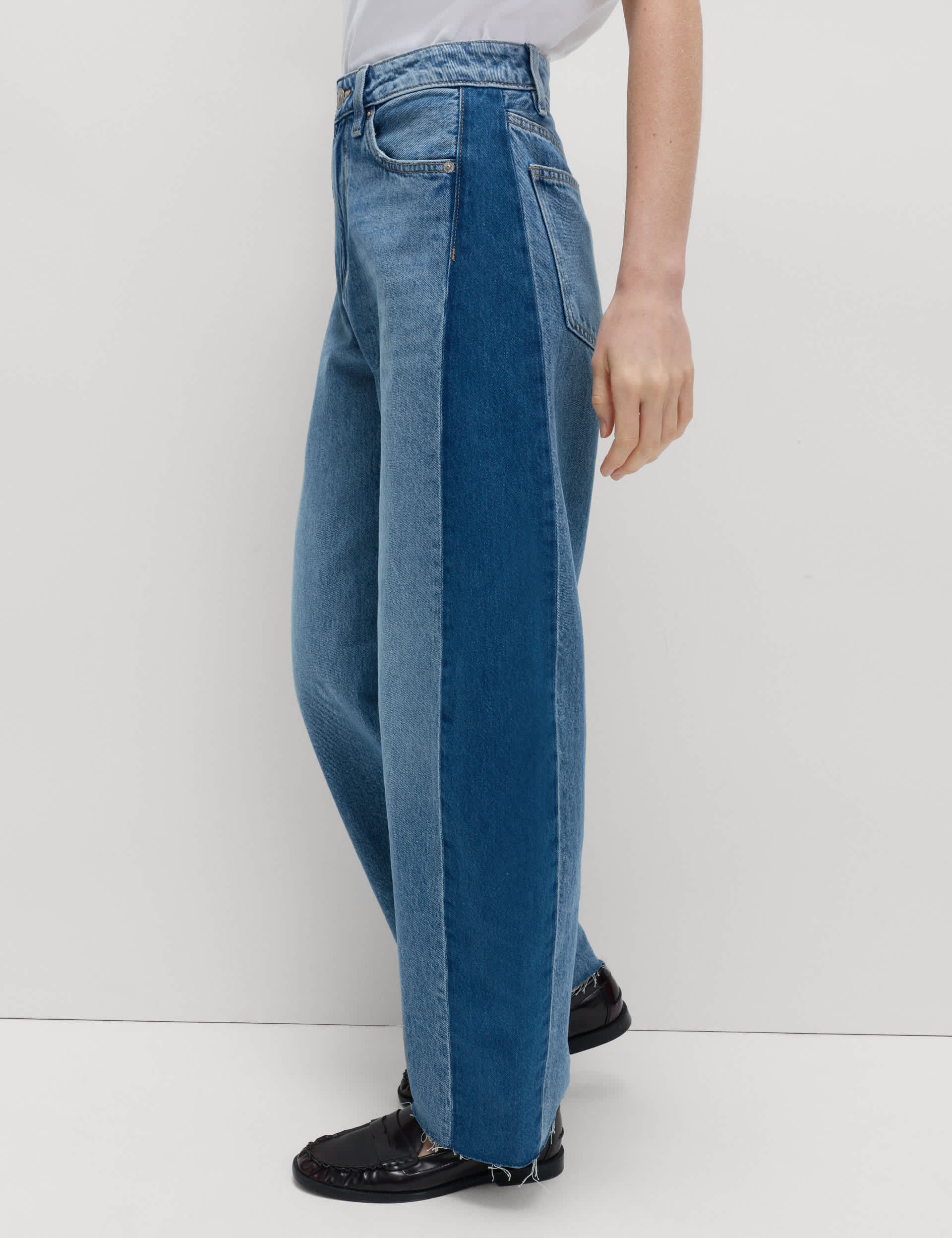 Mid Rise Barrel Jeans