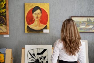 Statement Pieces That Define the Energy of a Room - ImpresseStudio