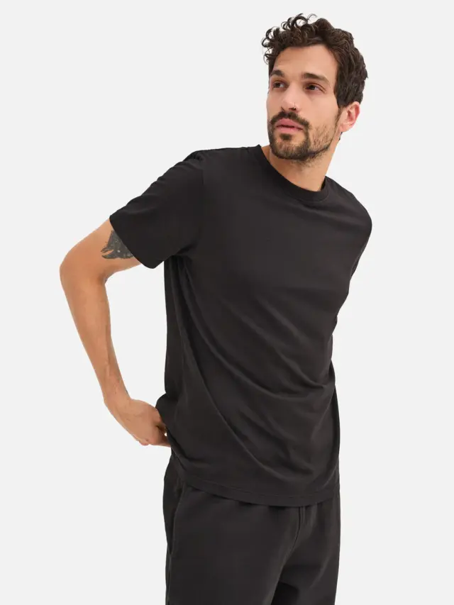 Man wearing black crew neck t-shirt from mate the label