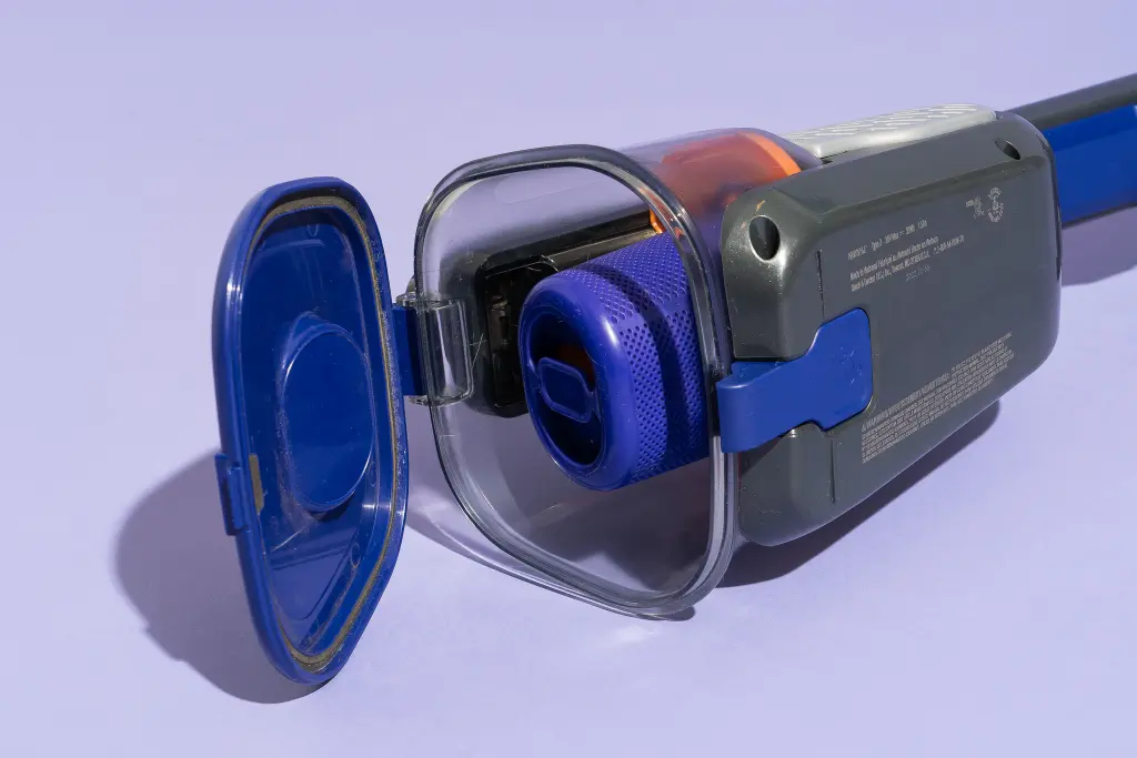 The Black+Decker Dustbuster AdvancedClean+ HHVK515JP07 is open.