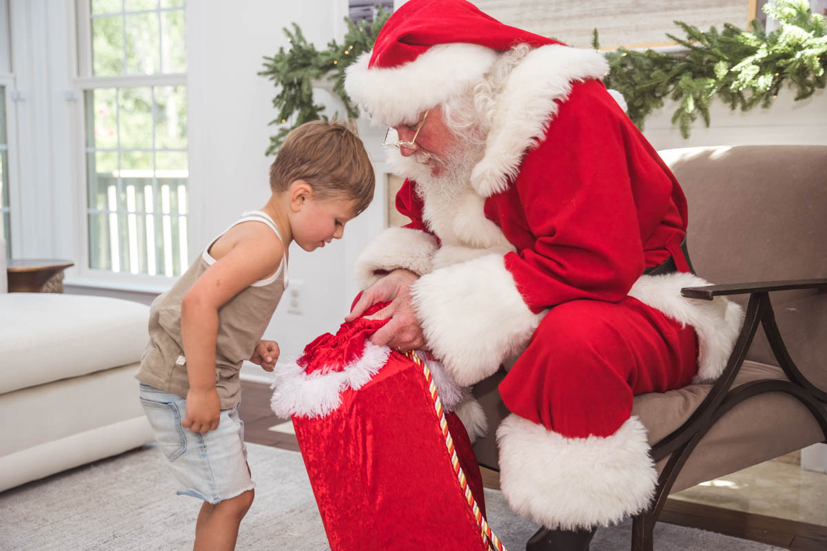 Kimberly Lapides eatsleepwear christmas themed birthday party for 4 year old